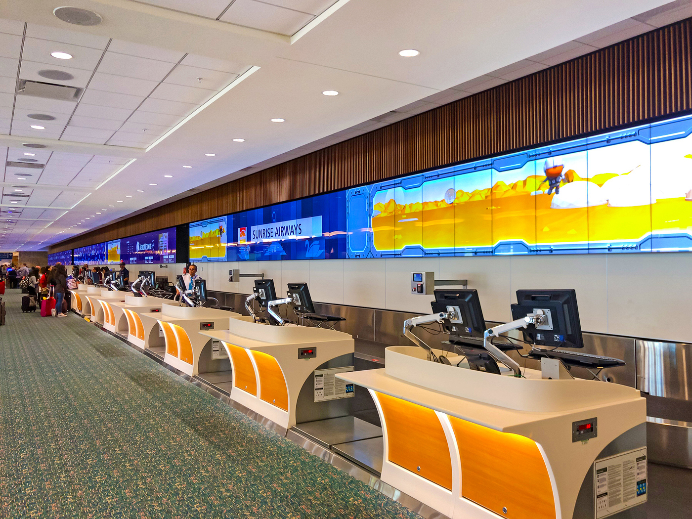 Extron 和 Synect 帮助奥兰多国际机场 - 北航站楼通知和吸引乘客